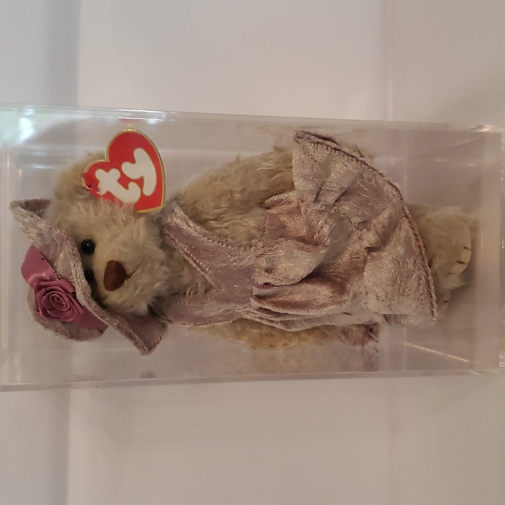🔥2 / $20🔥GIRLY GIRL BEAR "DARLENE" WITH DISPLAY CASE - Picture 2 of 5